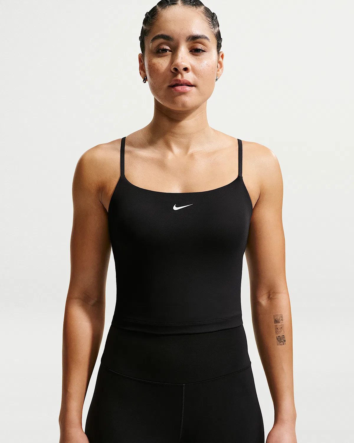 Женский спортивный топ-бра Nike One средней поддержки с чашками и регулировкой, Black/White