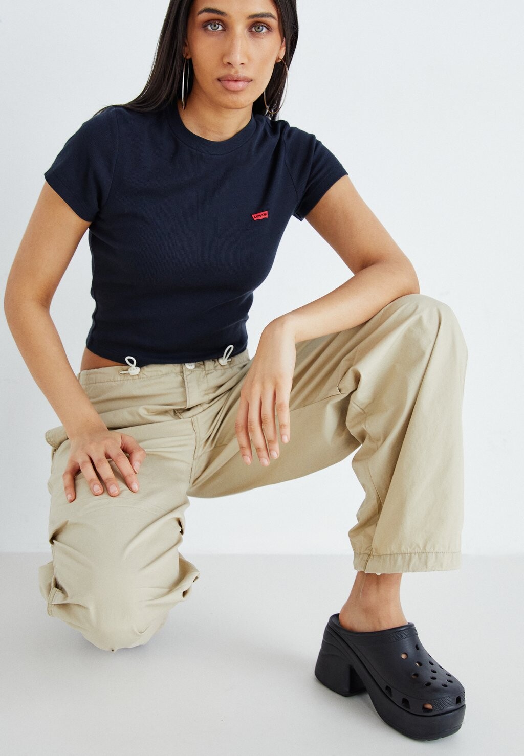 Базовая футболка ESSENTIAL SPORTY TEE Levi's, цвет caviar — фото 2