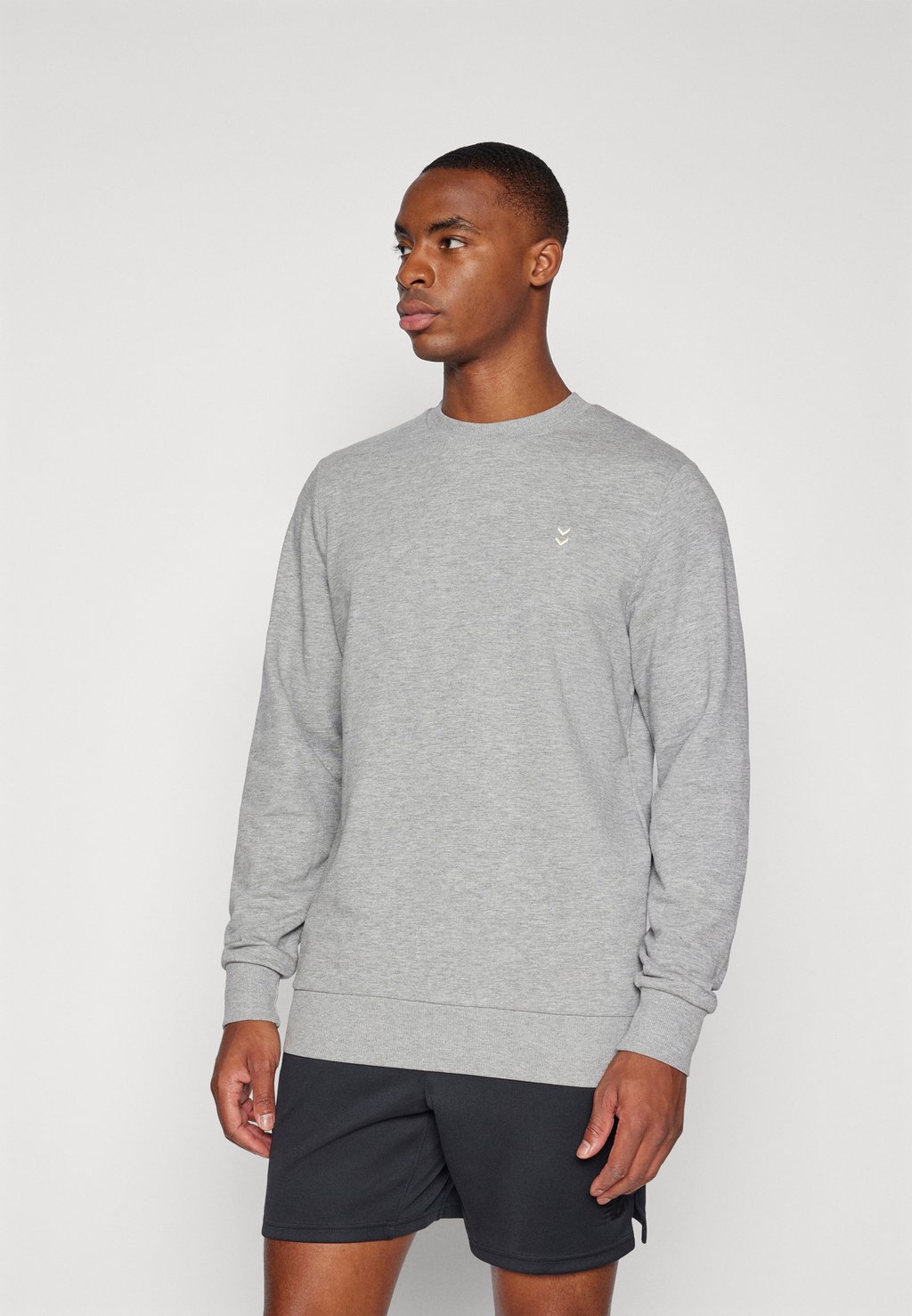 

Толстовка PULSE REGULAR CREWNECK Hummel, серый