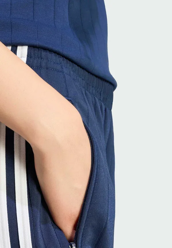 Спортивные штаны Adidas Originals Pinstripe firebird shorts tracksuit bottoms, цвет ночной индиго/белый/серый — фото 3