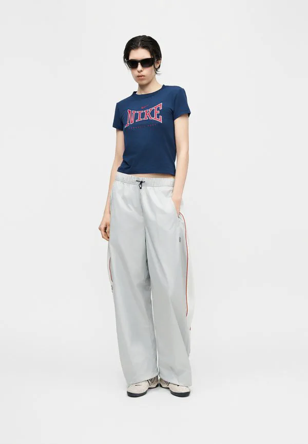 Футболка с принтом crop league Nike Sportswear, Midnight Navy — фото 3