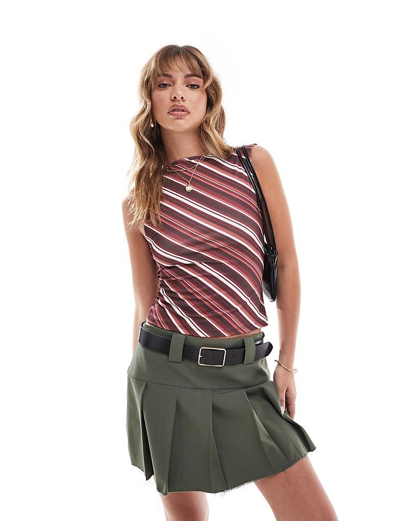 

ASOS DESIGN – топ с прямым воротником и красными полосками