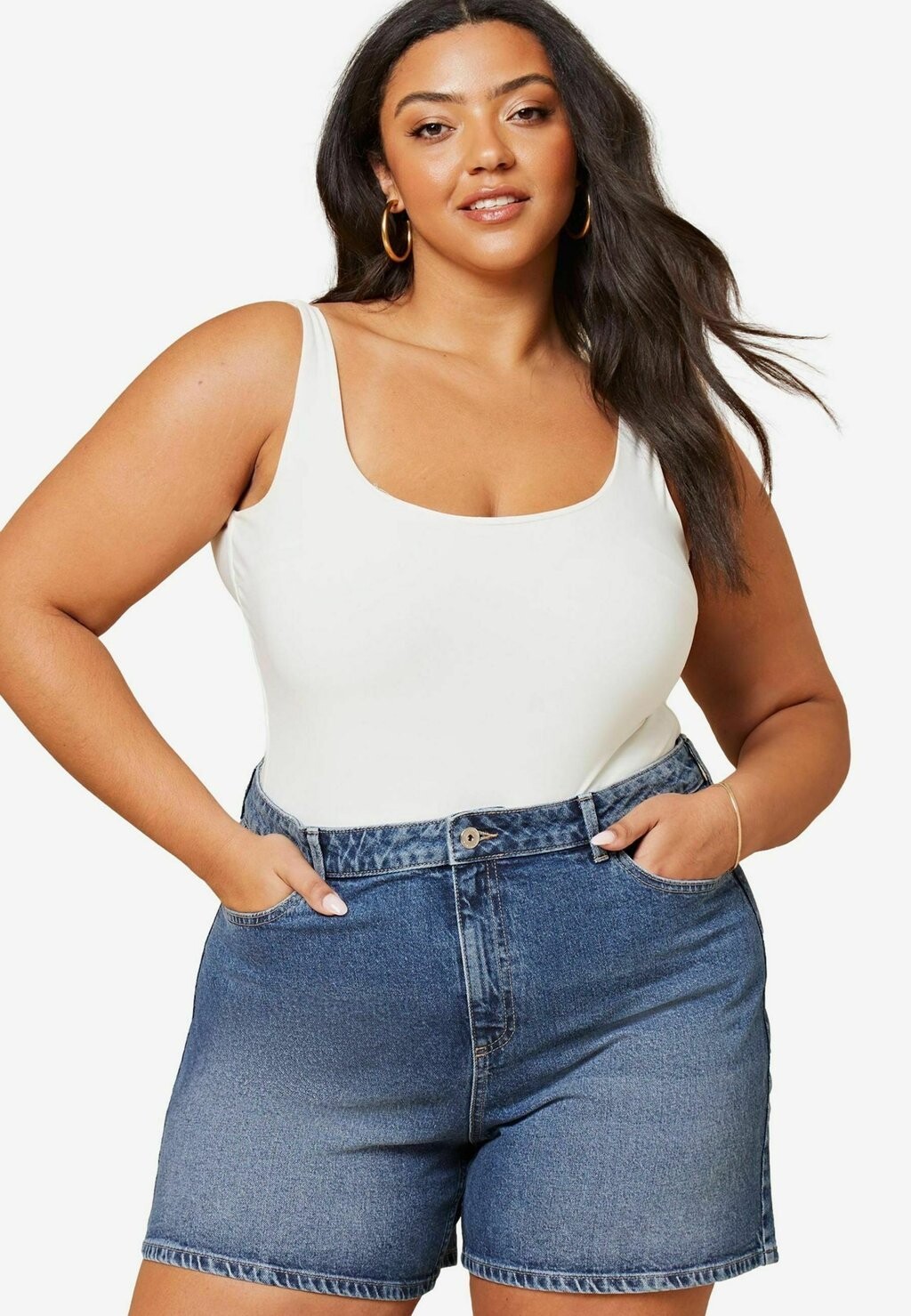 

Джинсовые шорты PETITE Lipsy, цвет Stone Blue Denim