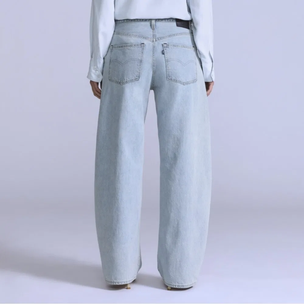 Женские джинсы Bluetab Drop Barrel светло-индиго от Levi's — фото 3