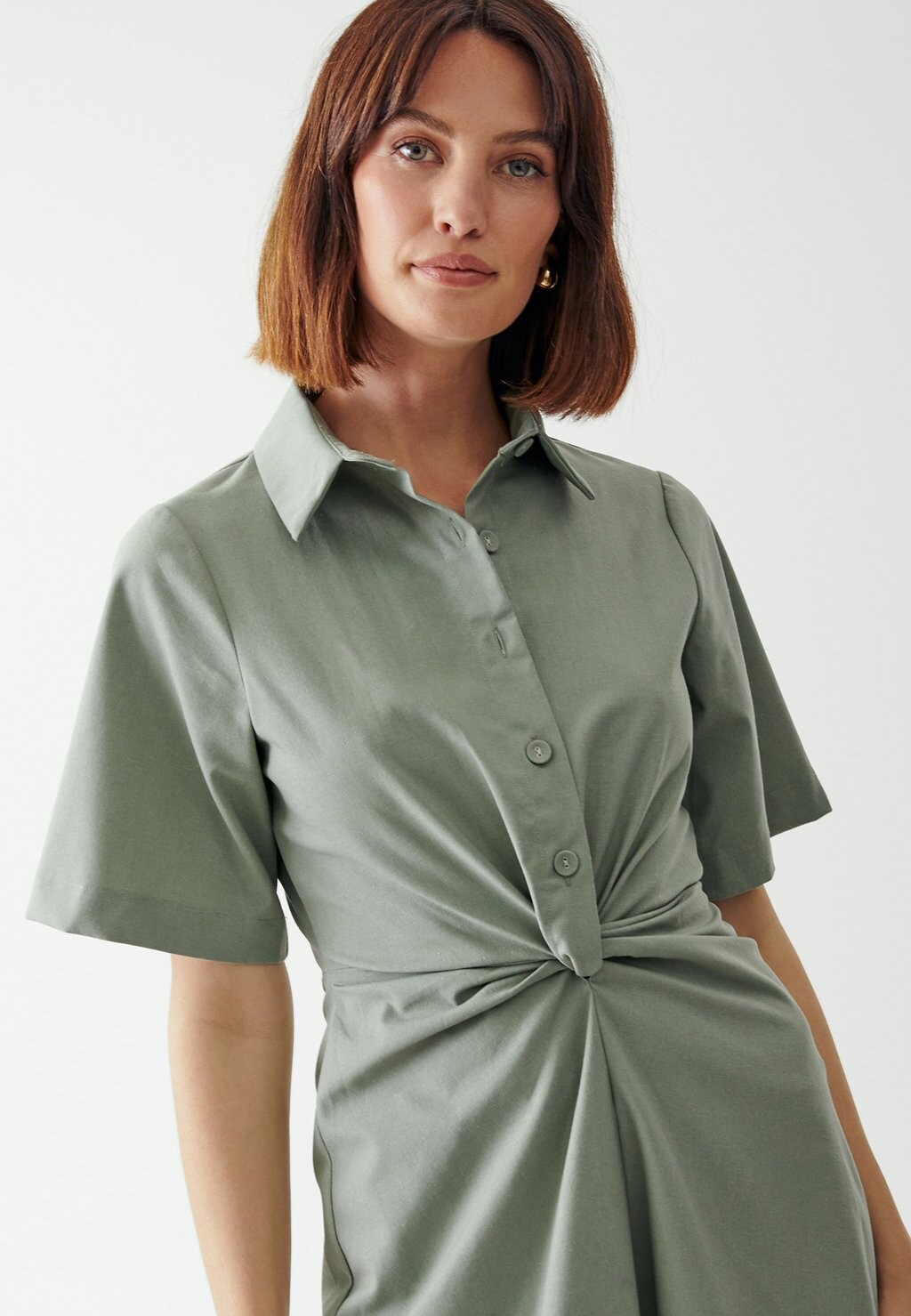 

Платье-рубашка Staple Knot WILLA, шалфейно-зеленый