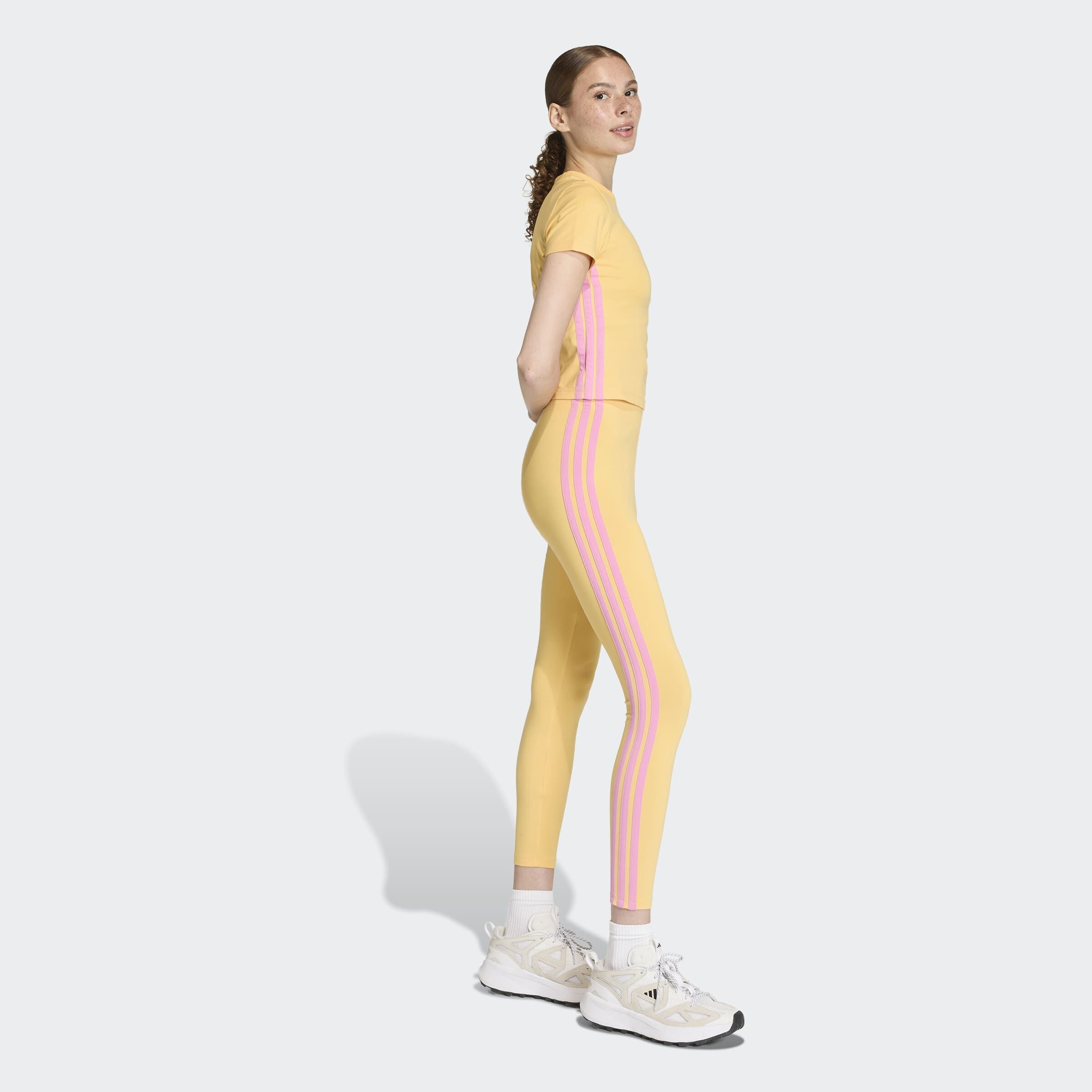 Adidas Sportswear Узкие спортивные штаны 'Essentials' в темно-желтом цвете — фото 4