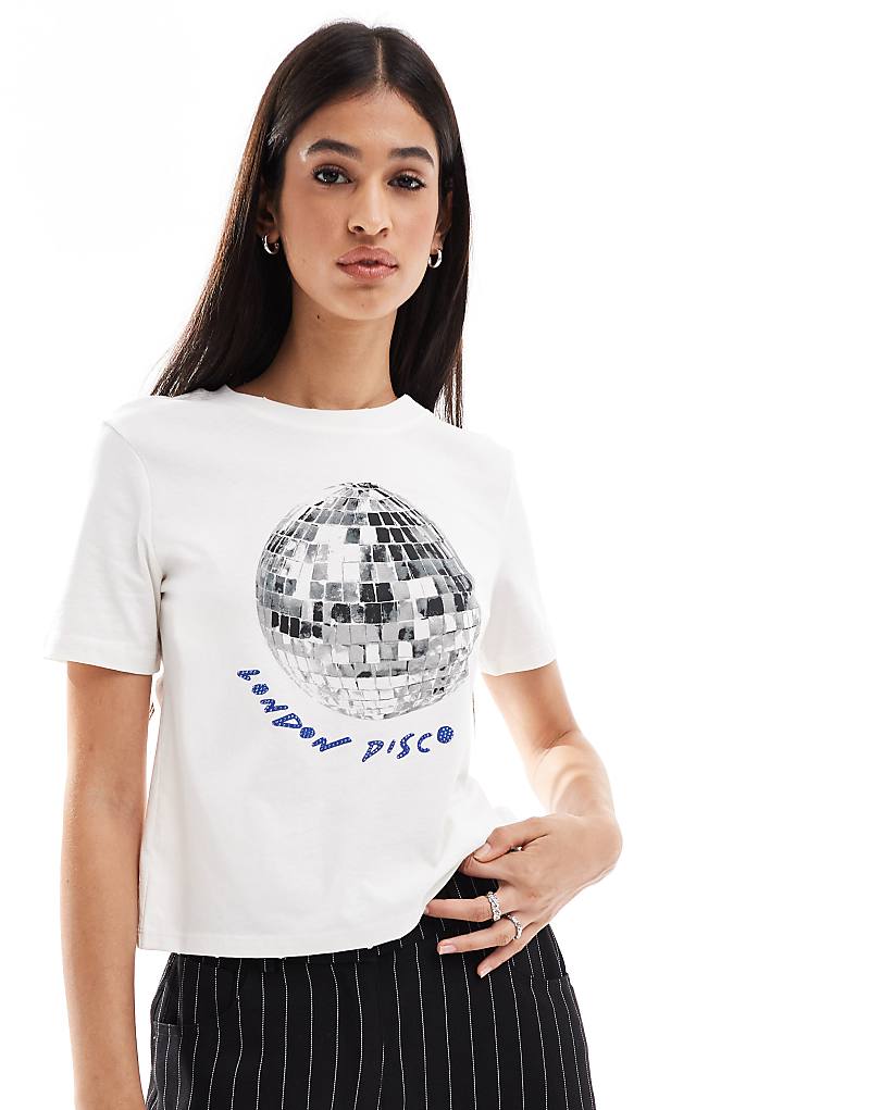 

Bershka – короткая и облегающая футболка с принтом «London Disco»