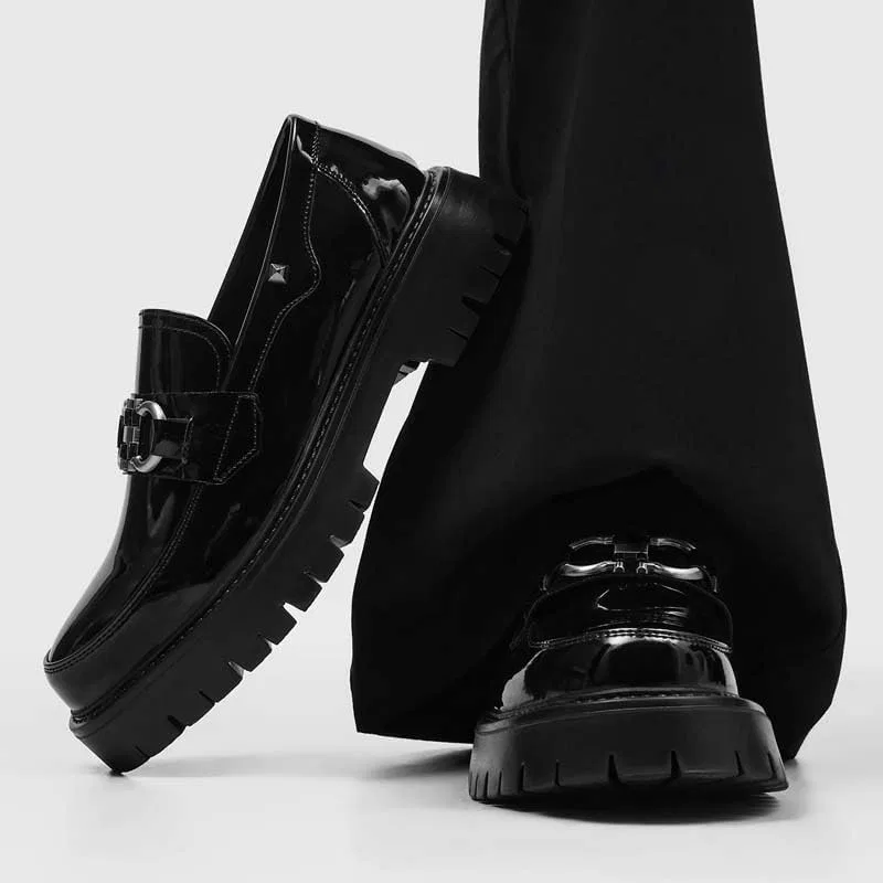 Лоферы кожа лакированная, бренд не указан, модель Men's Heightening Platform Loafers Shiny Patent Leather Chunky Sole Slip-On Shoes with Metal Buckle, цвет лакированная кожа SENLYCH — фото 4