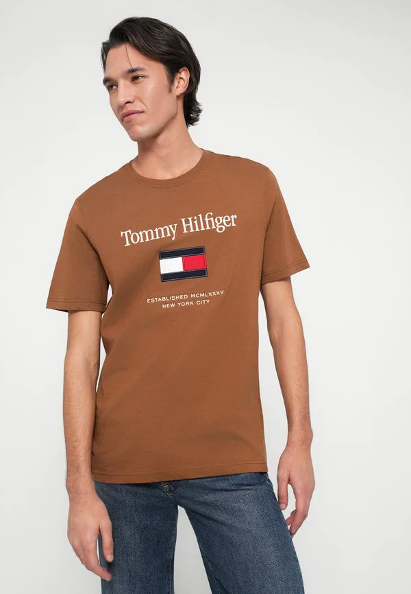 Футболка с вышитым логотипом и круглым вырезом Tommy Hilfiger, Highland Khaki — фото 4