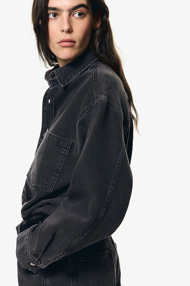 

Блузка из мягкого денима с перьями, свободного кроя H&M, черный