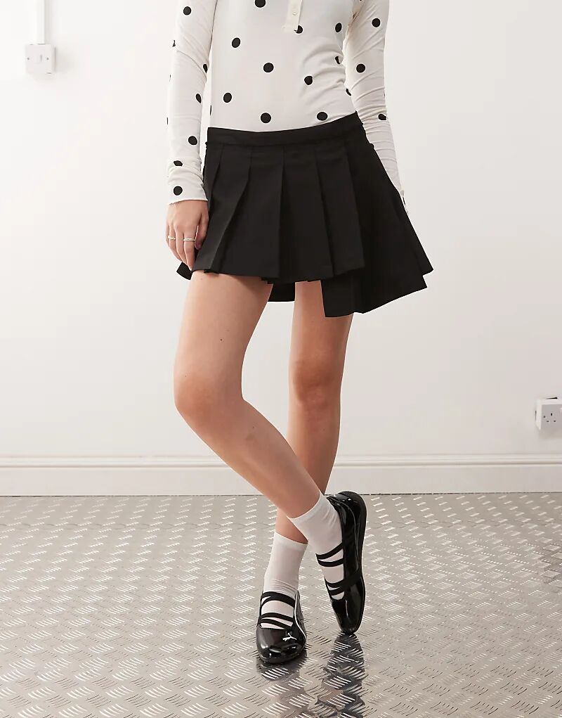 

Мини-юбка Monki с асимметричным подолом, плиссированная, черного цвета