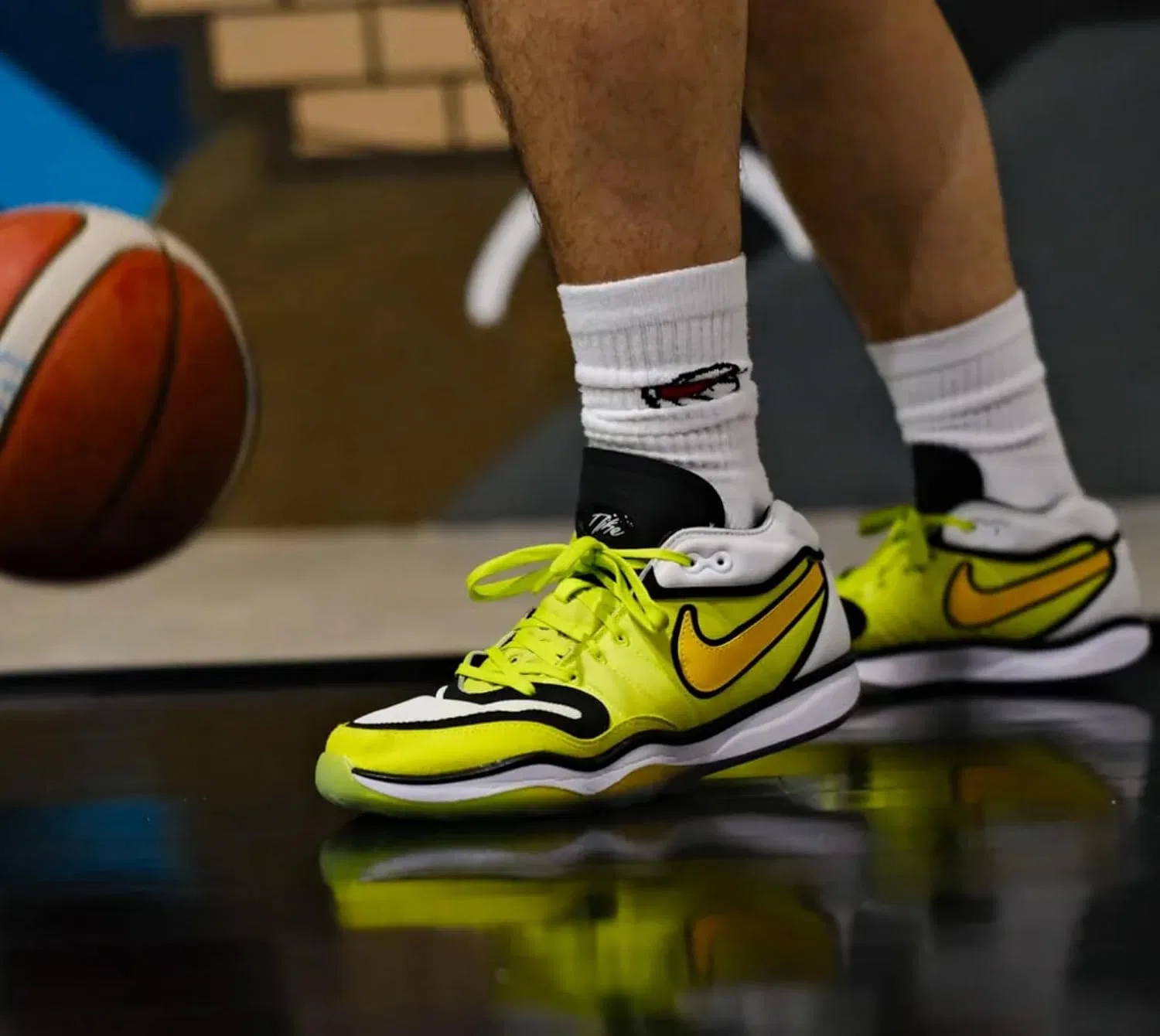 Мужские баскетбольные кроссовки Nike Air Zoom GT Hustle 2, Cyber Vivid Sulfer White — фото 2
