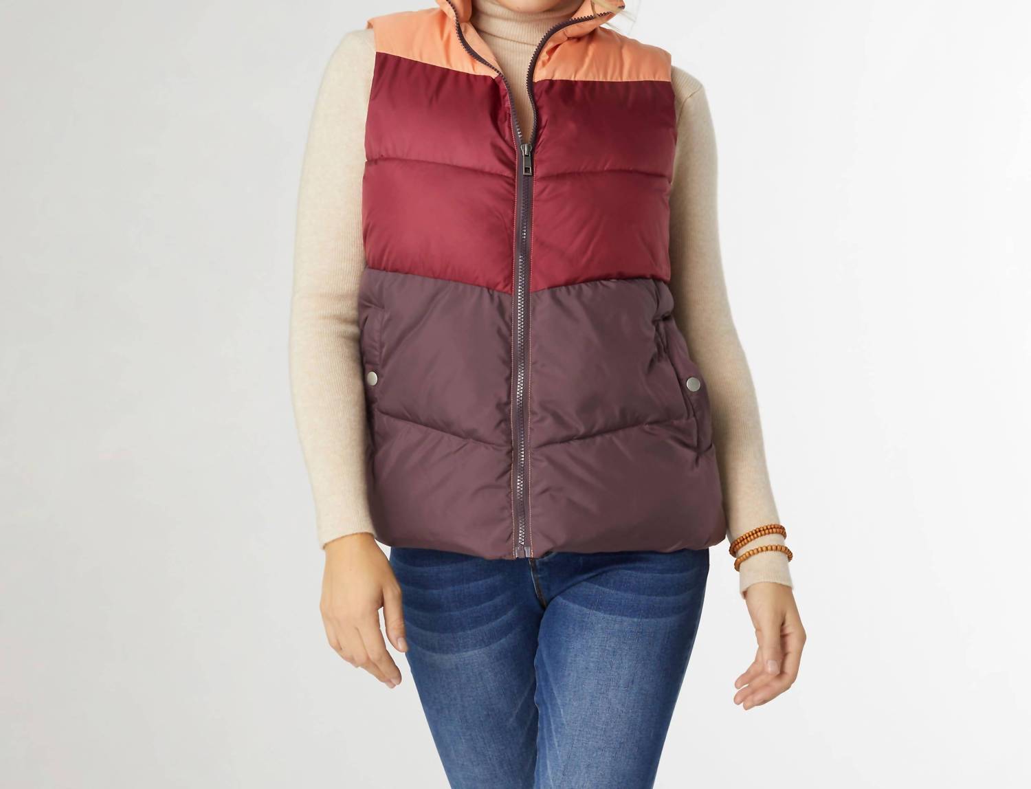 

Пуховик Jaylini Colorblock в цвете Божоле COCO + CARMEN, цвет beaujolais