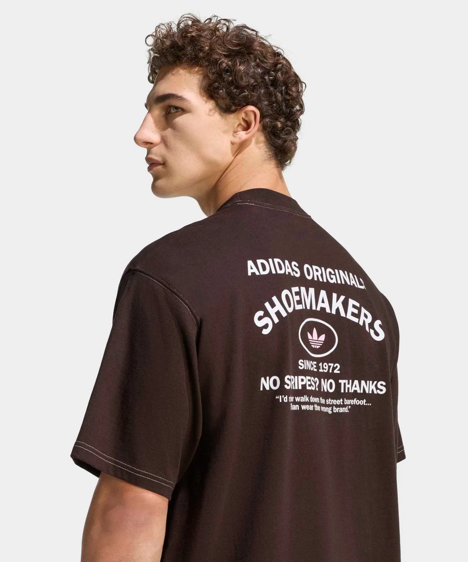 Мужская и женская футболка adidas Originals Shoemaker Graphic Tee — фото 4