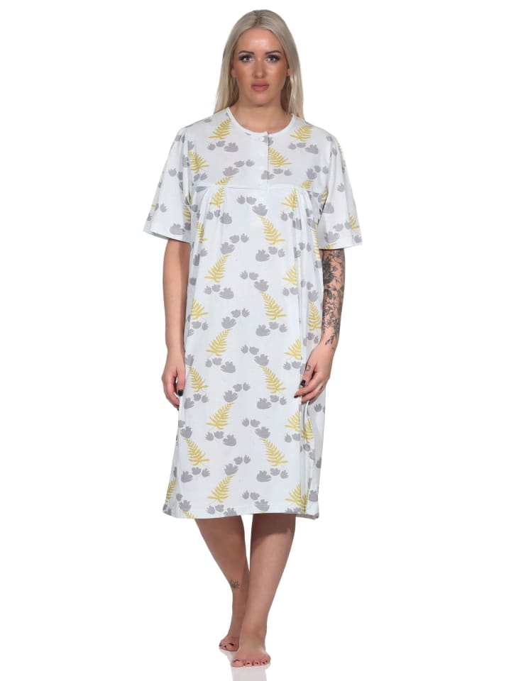 

Женская ночная рубашка с короткими рукавами и застежкой на пуговицы на шее, белого цвета. NORMANN