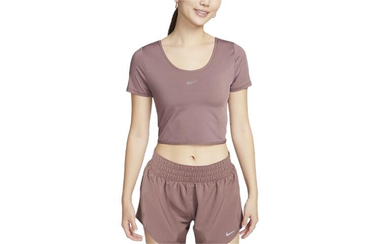 

Футболка женская Smoky Hairs Nike