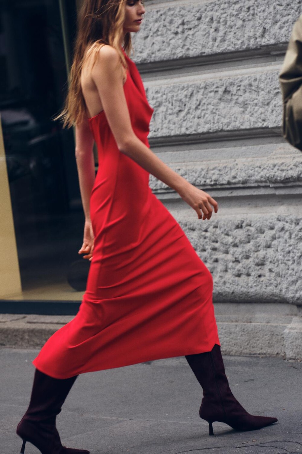 

Платье миди с вырезом-халтером ZARA, красный