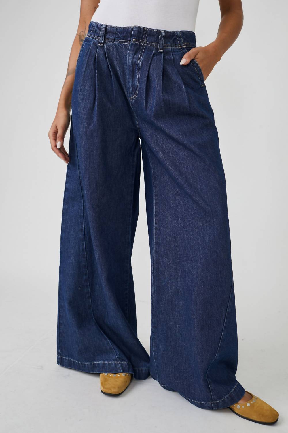 

Джинсовые брюки Equinox в ритуальном синем цвете Free People