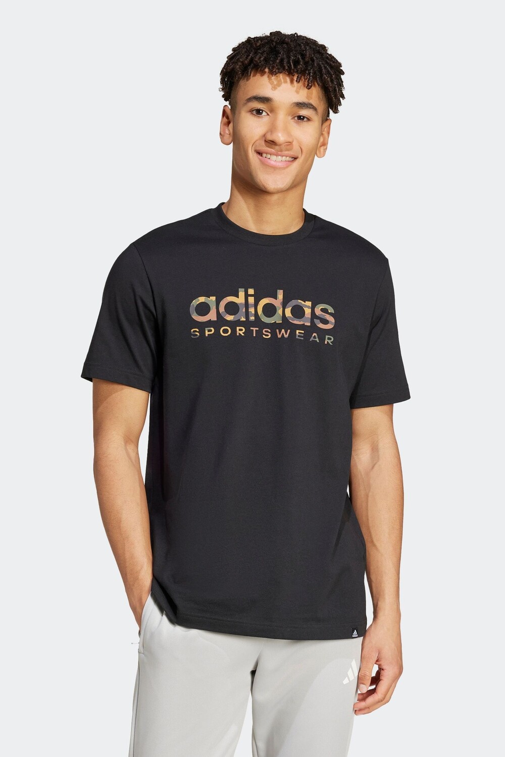 

Футболка с камуфляжным логотипом Adidas, черный