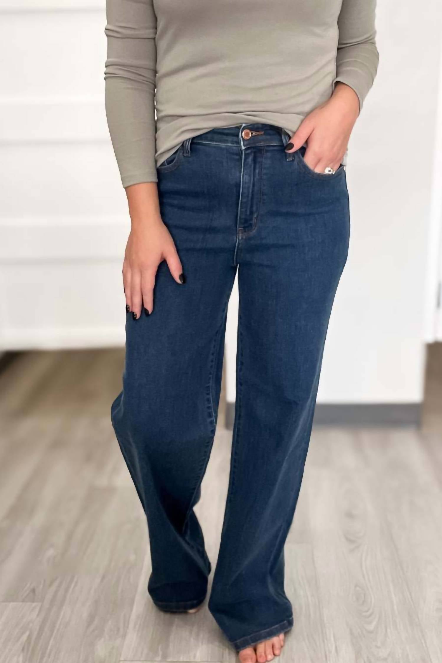 

Высокие винтажные джинсы с широкими штанинами в среднем оттенке Judy Blue, Medium Wash