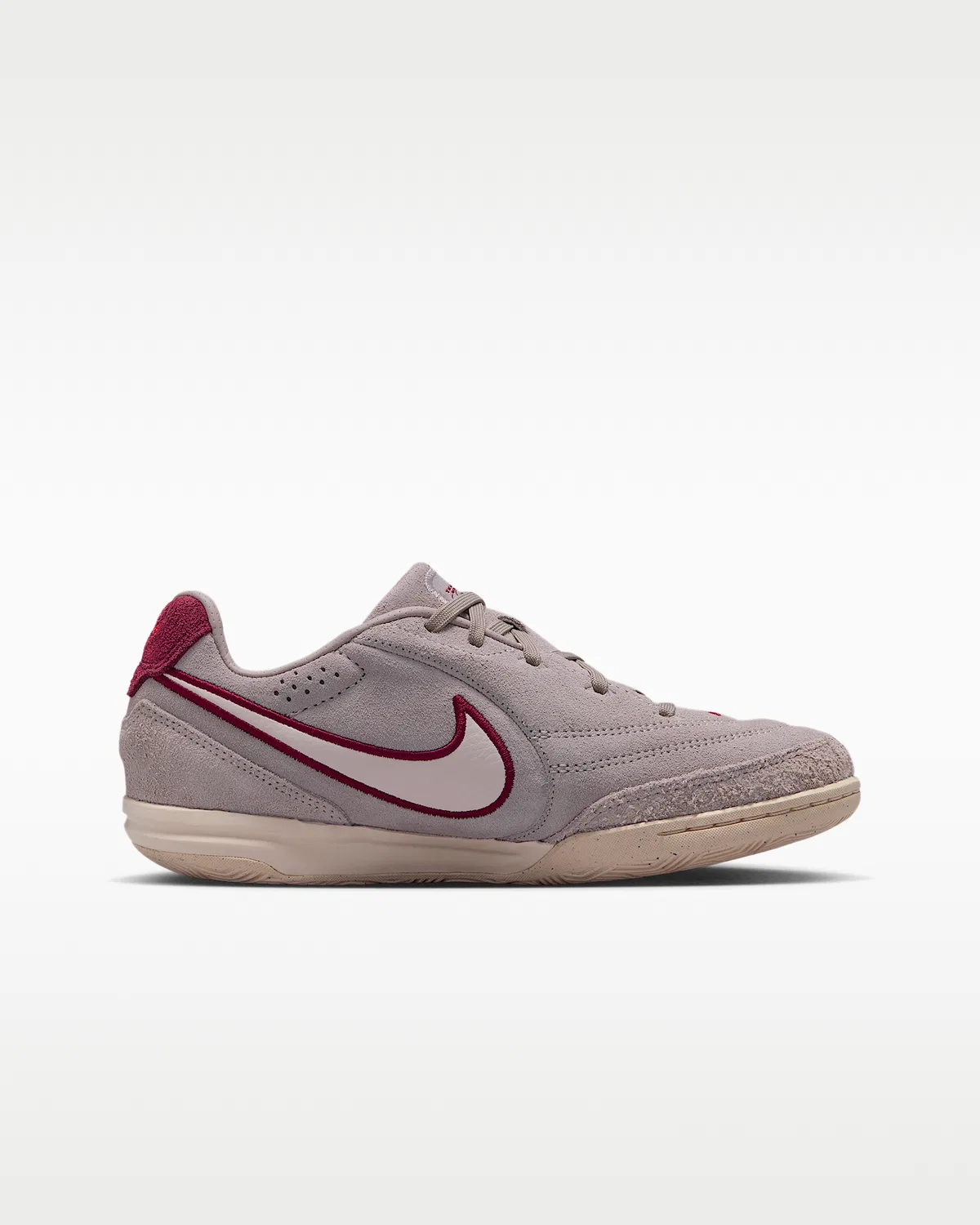 Детские кроссовки для зала Nike Jr. Tiempo Streetgato PRM, Moon Particle/Team Red/Chalk — фото 3
