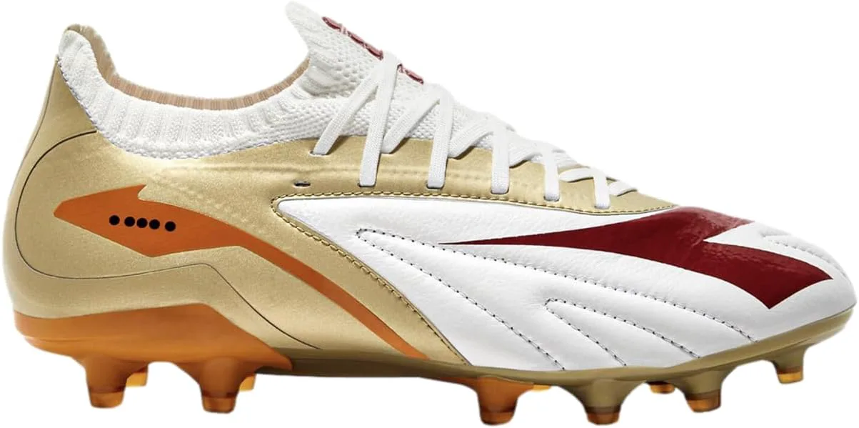 Футбольные бутсы Diadora Maximus Elite SLX для мужчин для твердого грунта - верх из премиальной кожи, конструкция с вязанием носка, сверхлегкая подошва, непревзойденная скорость на твердых покрытиях, белый/оранжевый