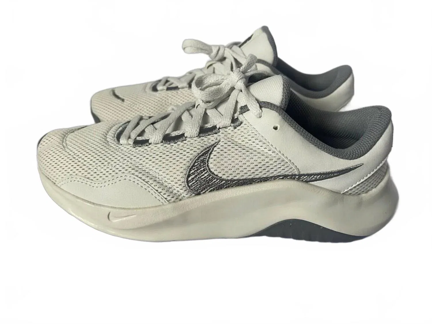 Nike Мужские кроссовки Legend Essential 3 в цвете Photon Dust Anthracite Cool Grey — фото 2