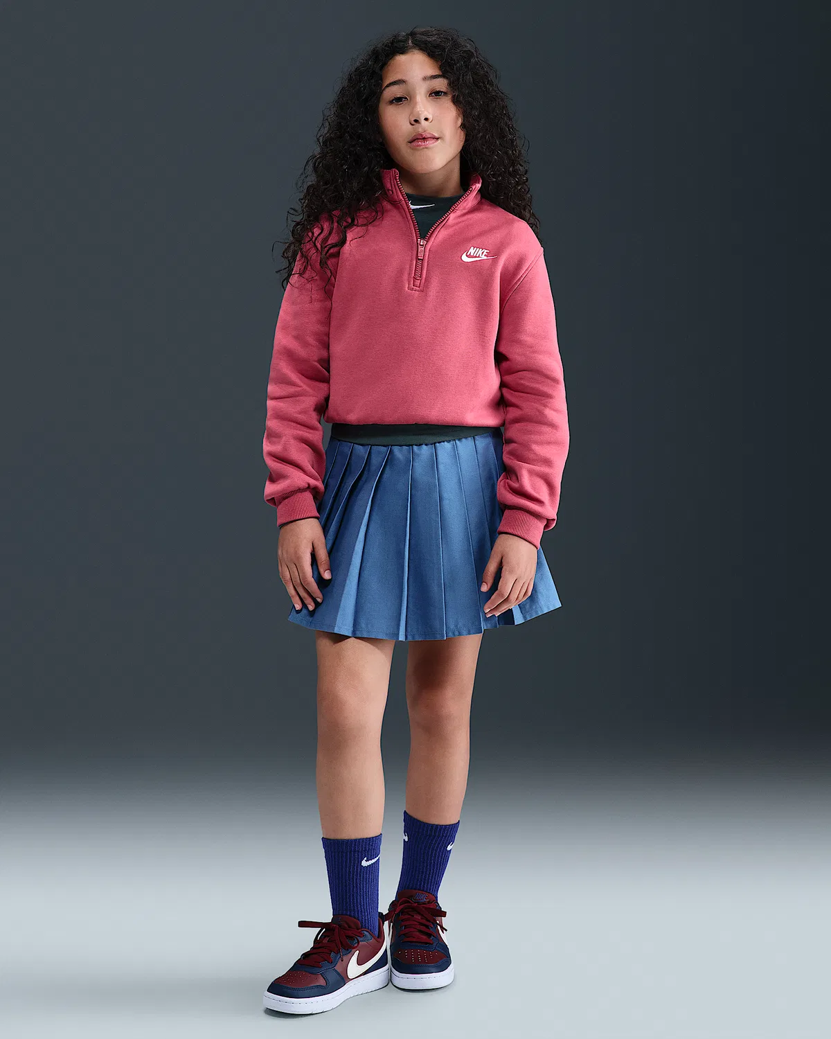 Детская (девочки) длинная футболка Nike Sportswear Club Fleece с полузастежкой-молнией, Sweet Beet/White — фото 4