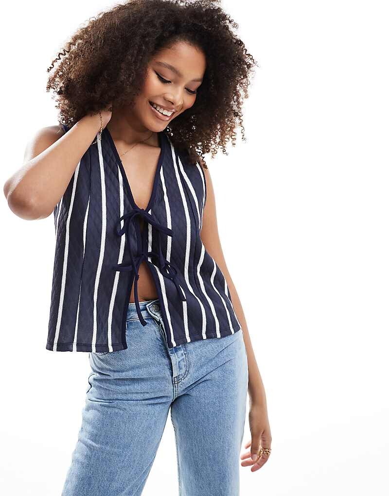 

ASOS DESIGN – темно-синий стеганый топ с завязками спереди и белыми полосками