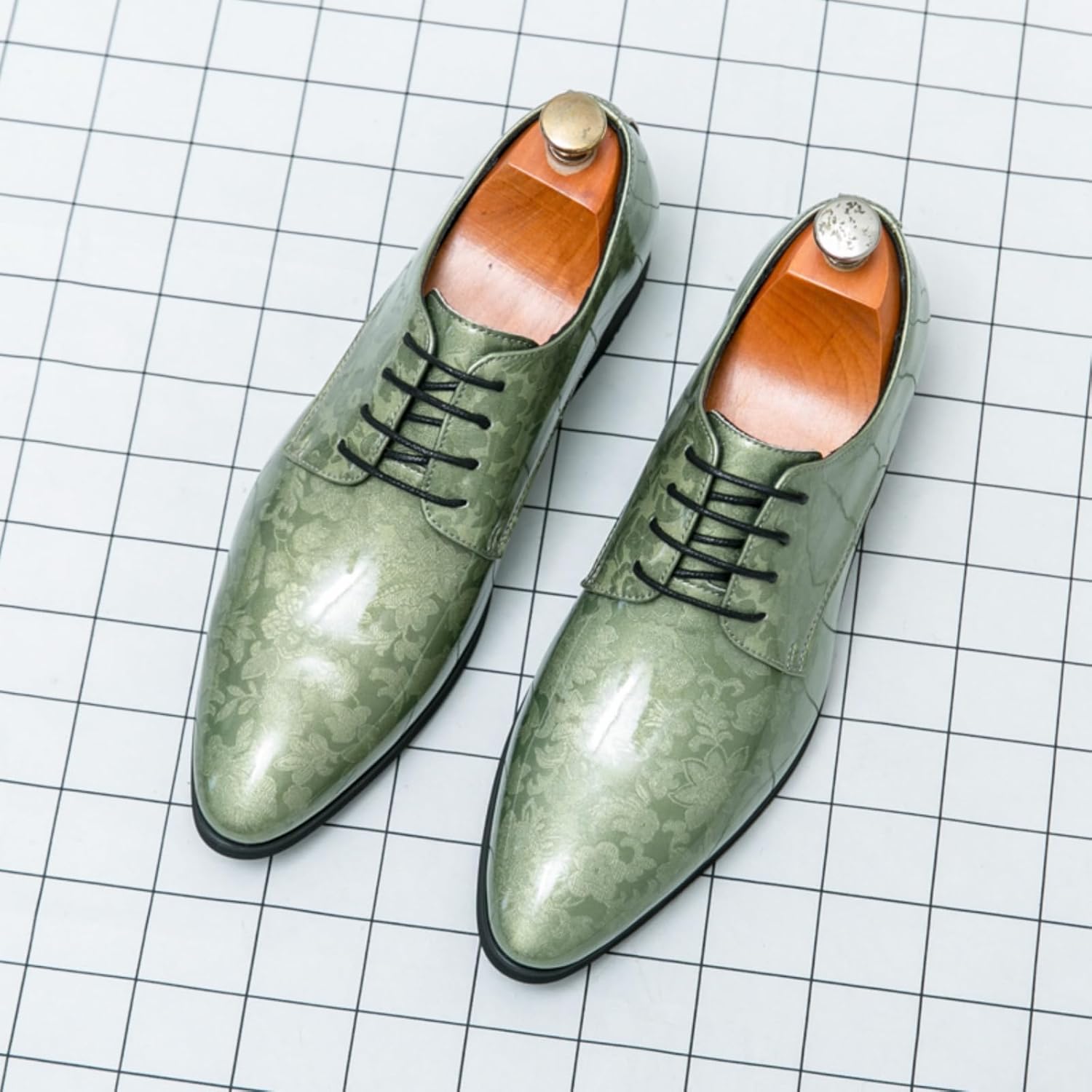 Мужские лакированные туфли-оксфорды на шнуровке: ретро-принт, низкая посадка, заостренный носок. Противоскользящие массивные каблуки. Подходят для официальных мероприятий, бизнеса и свадьбы, а также для повседневной носки Kpdwfms, зеленый — фото 3