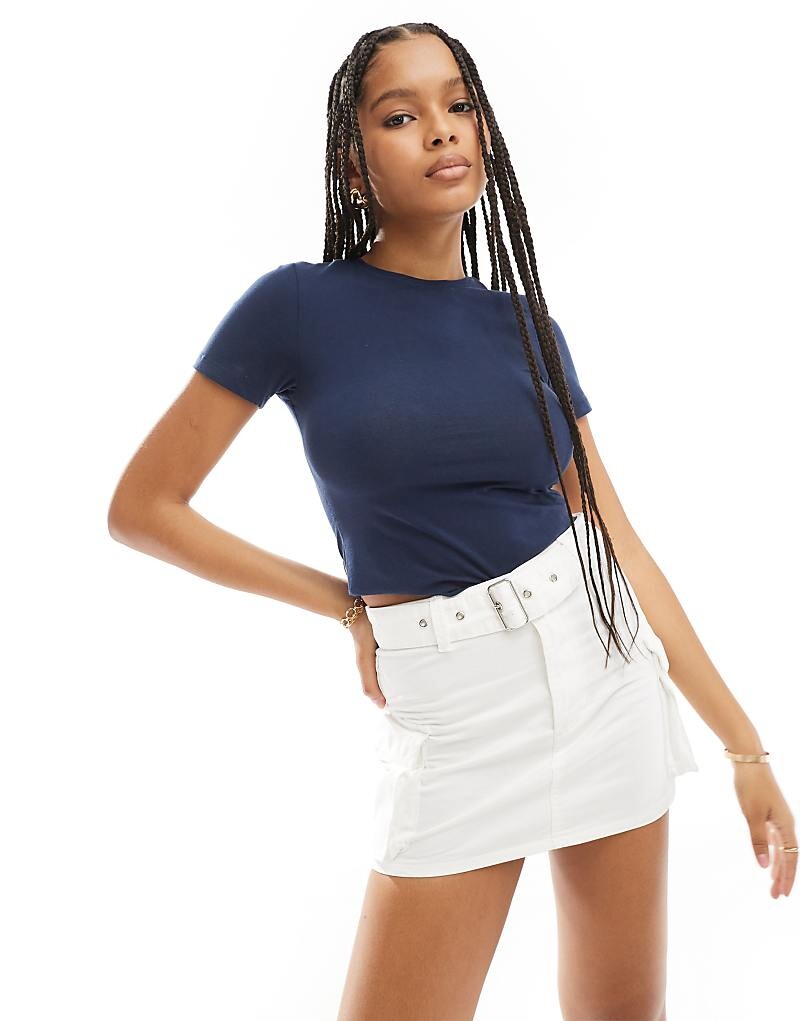 

Pull&Bear – Короткая юбка-карго белого цвета = с поясом