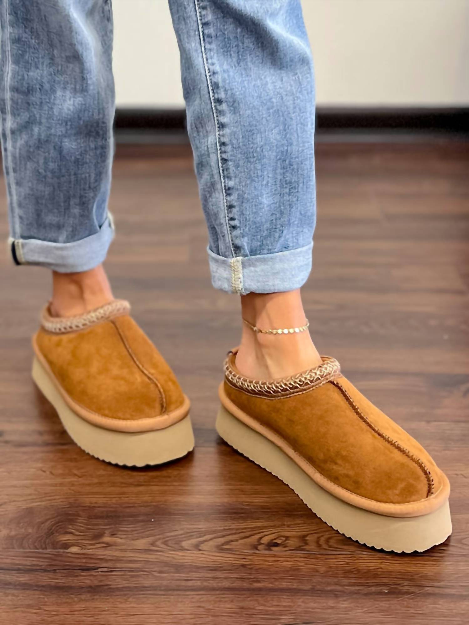 Pillow Talk Искусственная замша Платформенные тапочки в коричневом цвете Corkys Footwear — фото 4