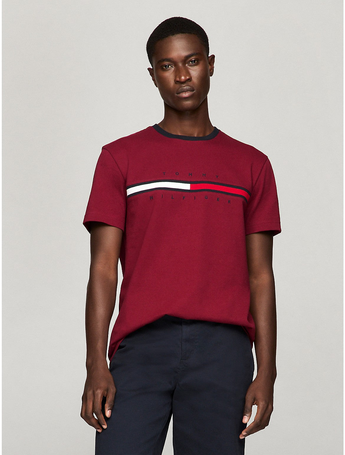 

Мужская футболка Tommy Hilfiger с логотипом-флагом, цвет rouge
