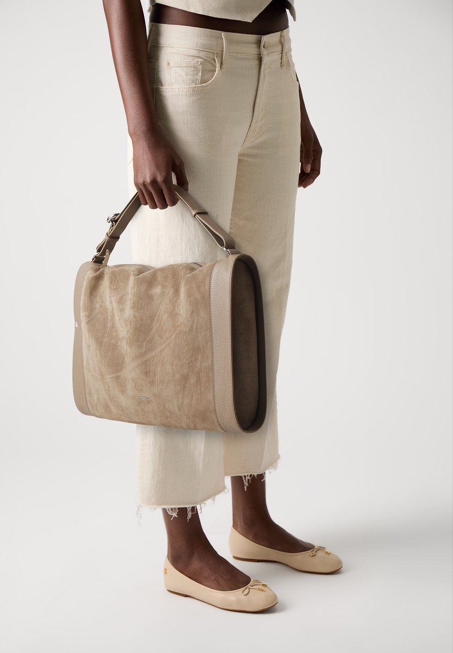 

Сумка-шоппер Coccinelle ELINOR, Warm Taupe/Taupe