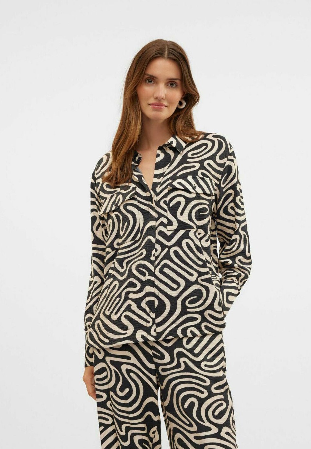 

Рубашка Vero Moda, черный