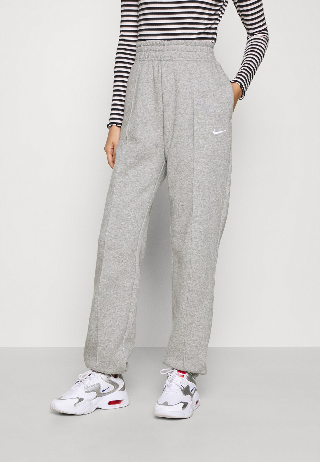 

Спортивные брюки Nike PANT, цвет Dark Grey Heather/Matte Silver/White, Серый, Спортивные брюки Nike PANT, цвет Dark Grey Heather/Matte Silver/White