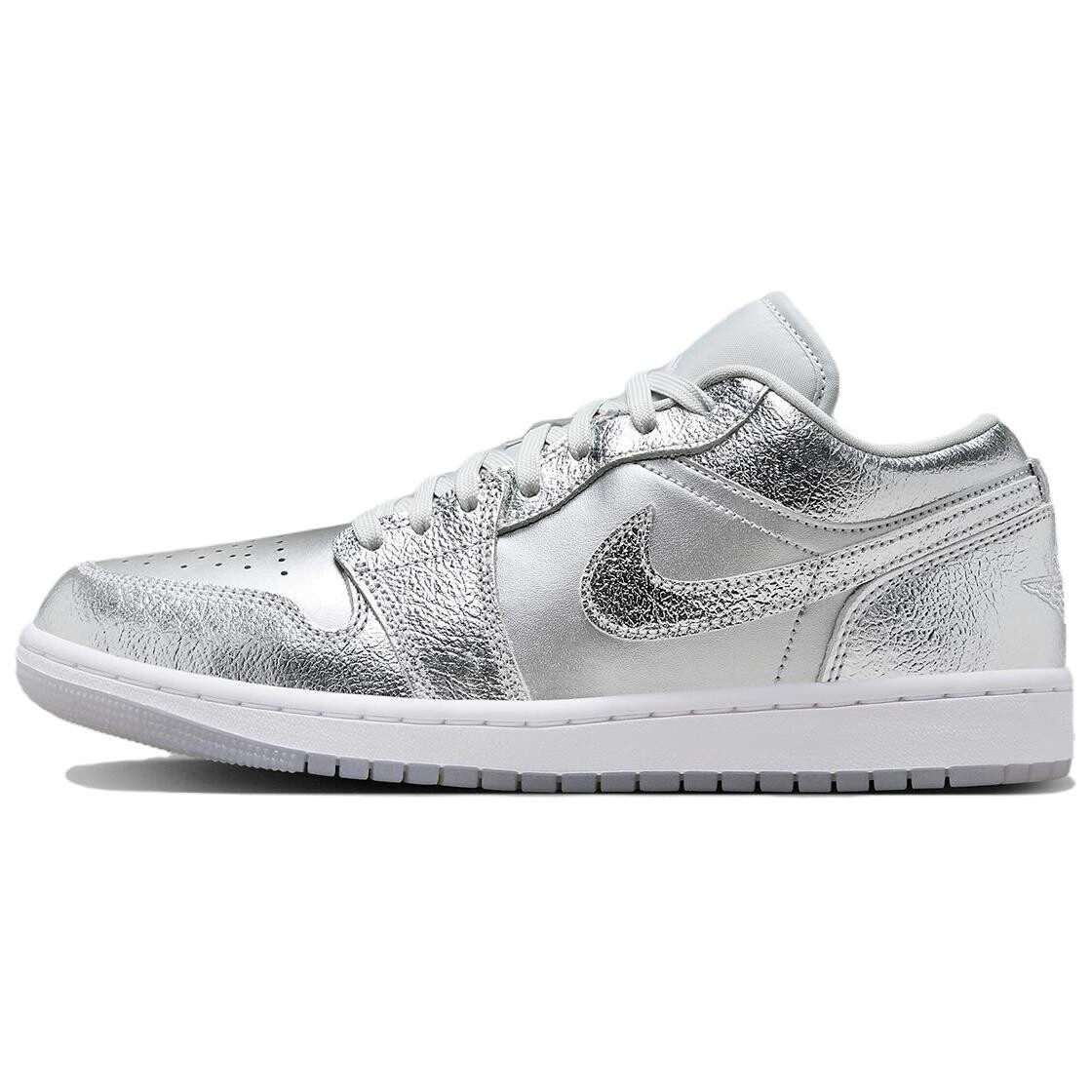 

1 Low SE Metallic Silver Women's, кроссовки женские Jordan, цвет Silver White