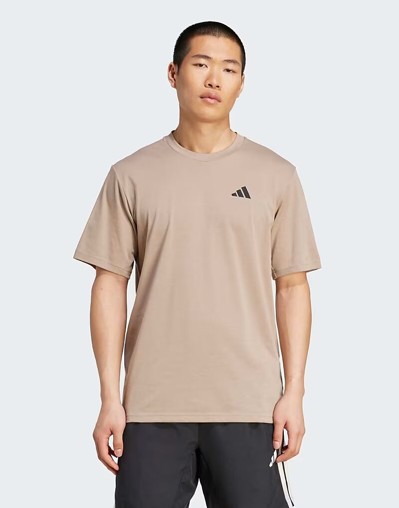

Футболка Adidas performance Train essentials feelready для тренировок в мелово-коричневом/черном цвете