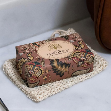 Винтажный обернутый брусок мыла с маслом ши и сандаловым деревом The English Soap Company — фото 2