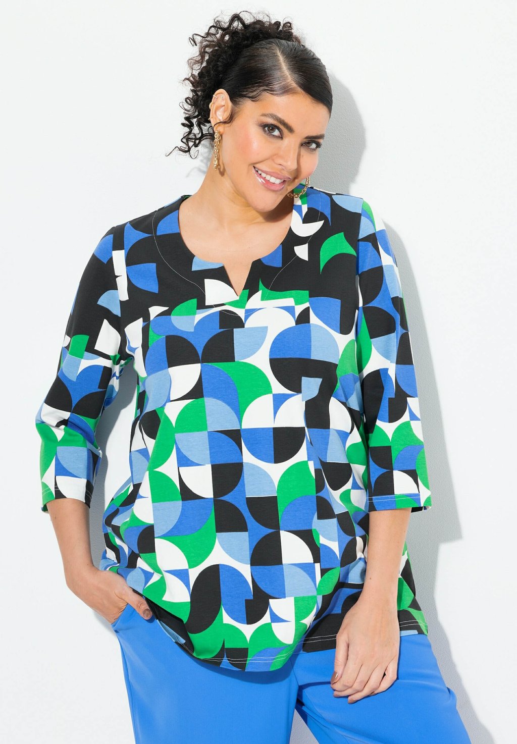 

Топ с длинными рукавами GRAPHIC PRINT 3/4 SLEEVE SPLIT NECK Ulla Popken, светло-зеленый