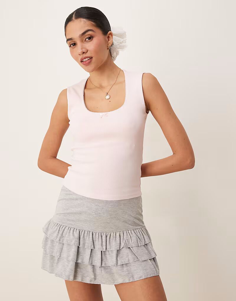 

Топ Gina Tricot из хлопка с вышитым краем розового цвета