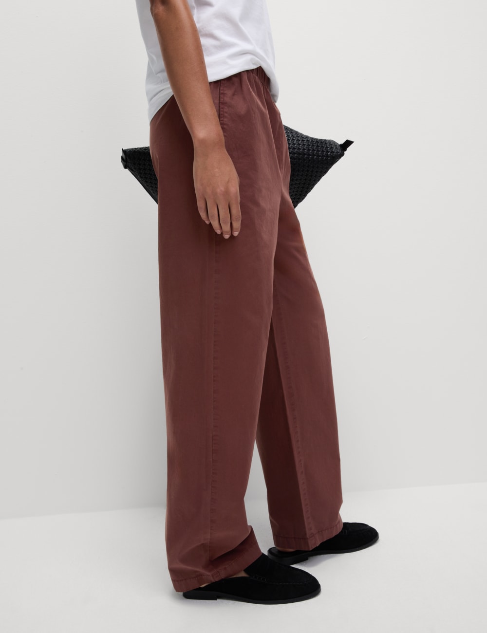 

Прямые брюки из чистого хлопкового поплина Marks & Spencer, цвет Conker