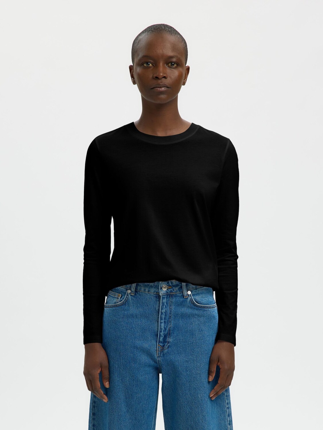 

SELECTED Лонгслив в черном цвете