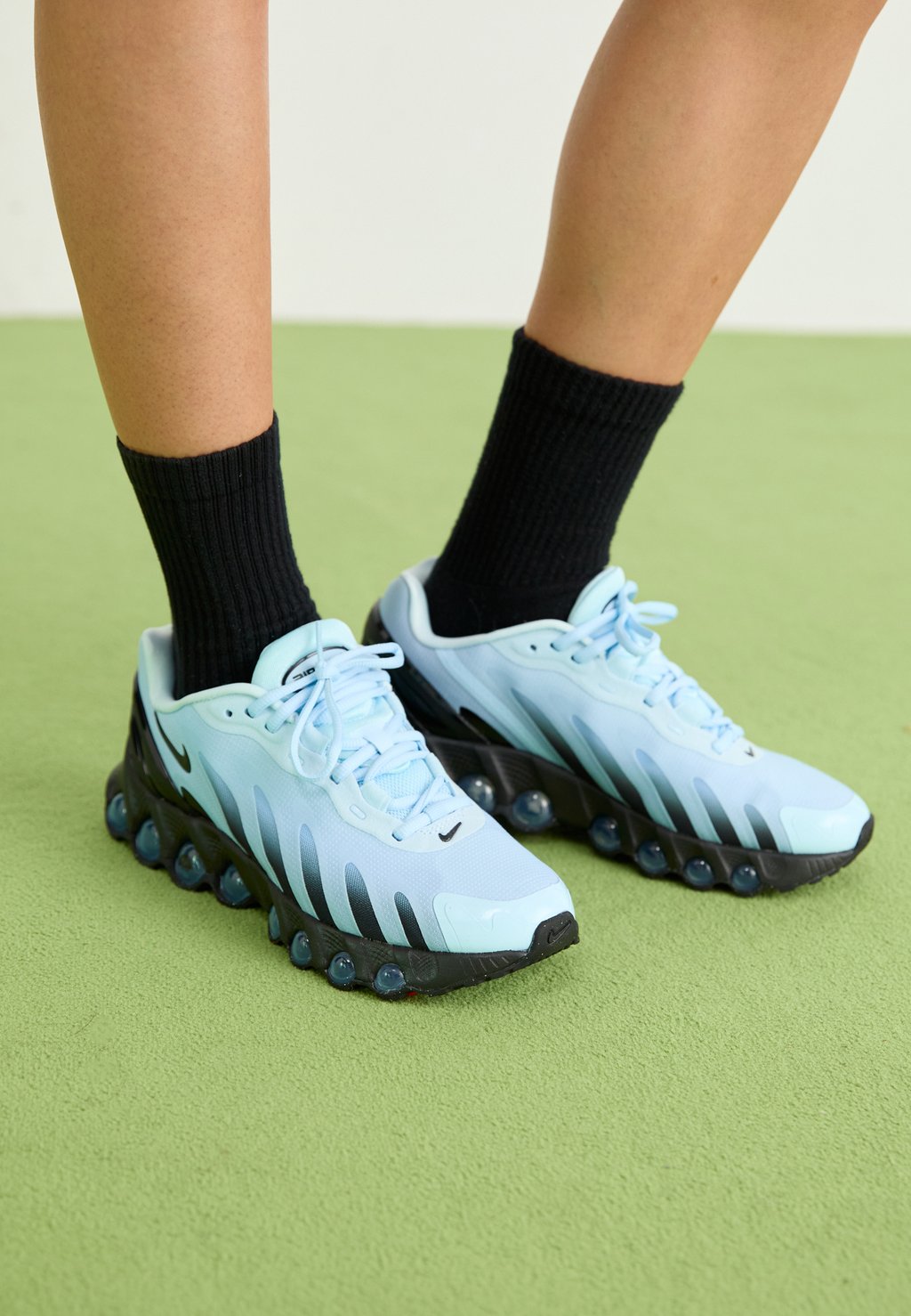 Кроссовки AIR MAX DN8 Nike Sportswear, светло-голубой — фото 2