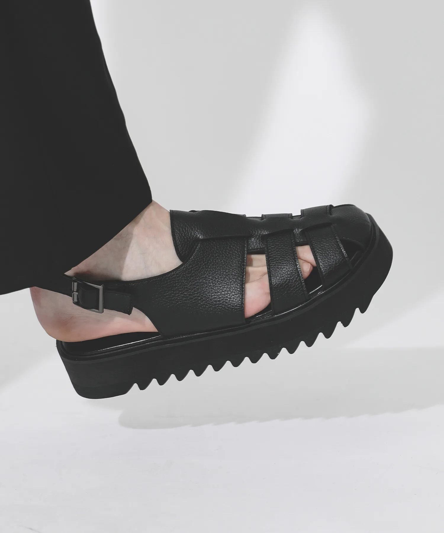 Мужские сандалии с Shark sole и пряжкой ABAHOUSE черные
