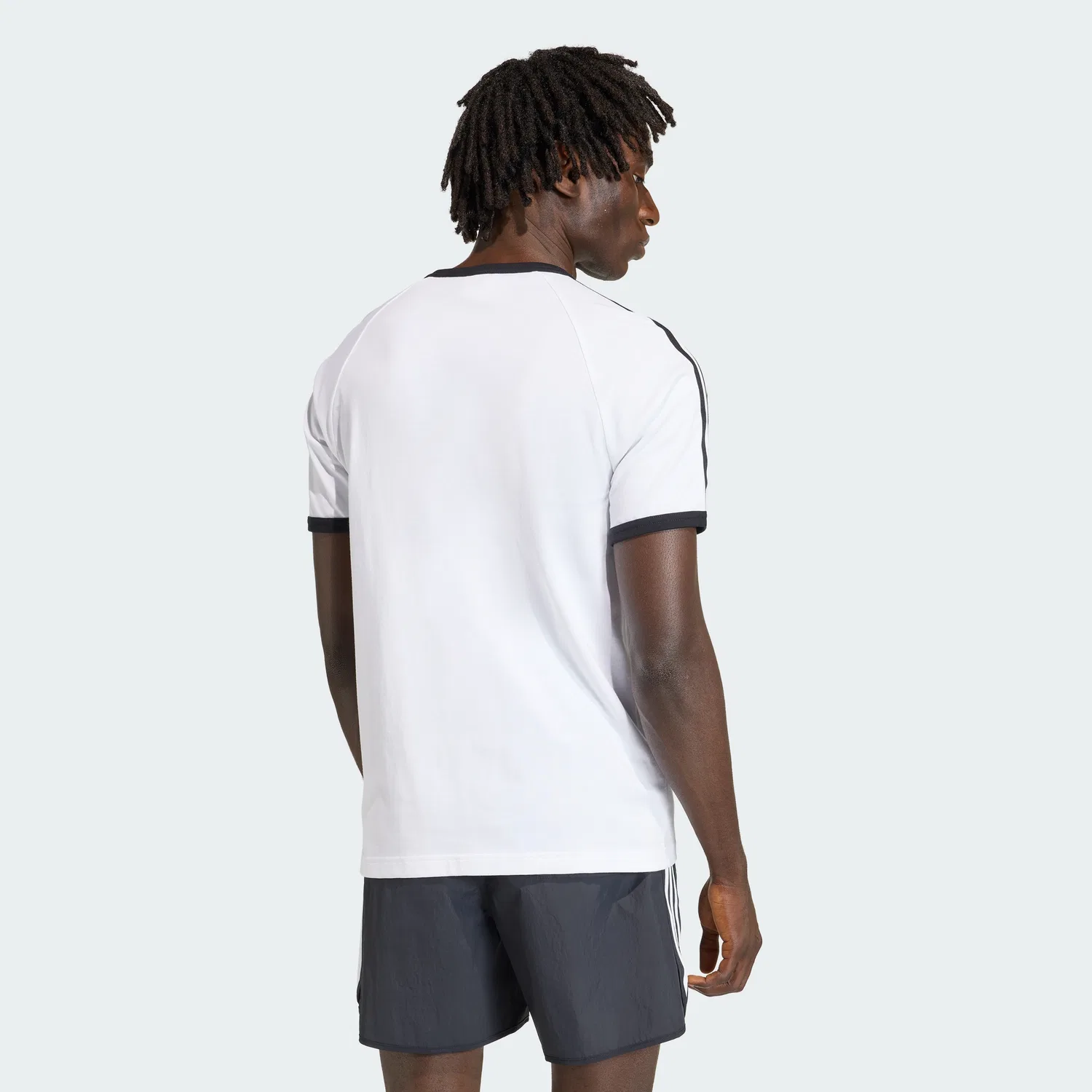 Мужская белая футболка с тремя полосками 3-Stripes Slim Ringer от Adidas — фото 2
