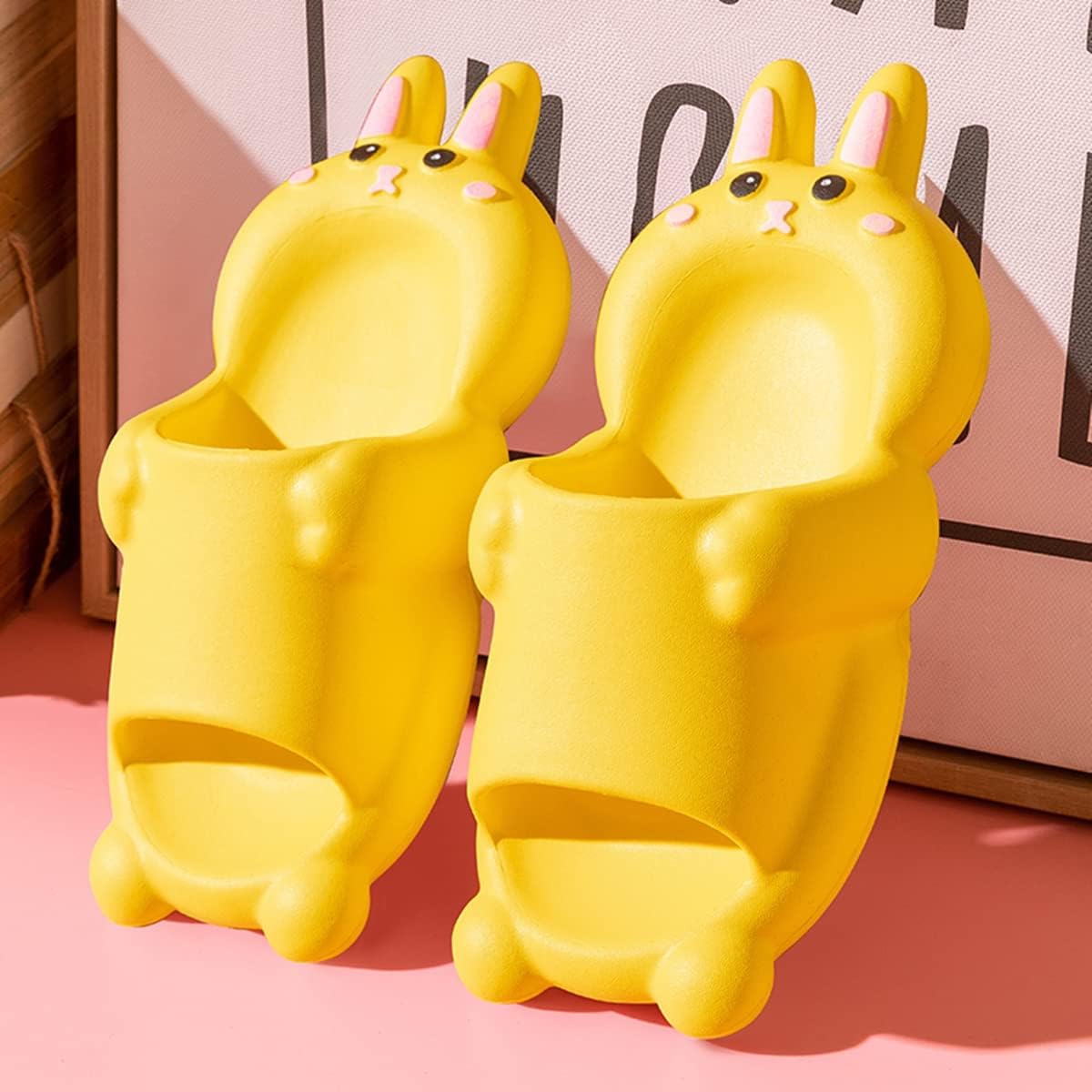 Тапочки Aoakva Kawaii Кавайные Клоги Мюли для Девочек и Женщин, Милые Тапочки с Зайчиком/Медвежонком, Летние Душевые Тапочки, Нескользящие Пляжные Обувь EVA, мягкие, желтый — фото 2