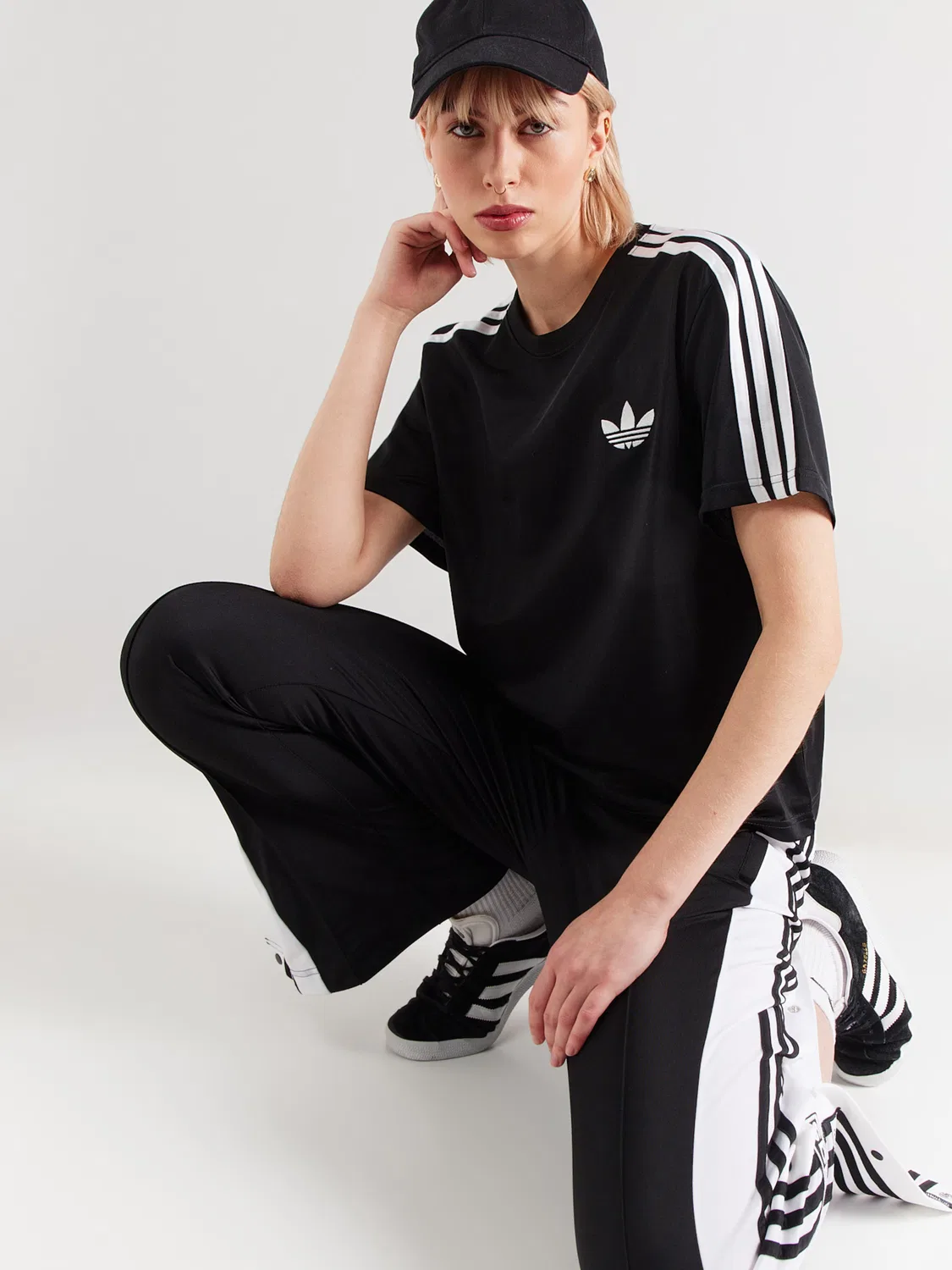 Футболка Adidas Originals Firebird черного цвета — фото 4