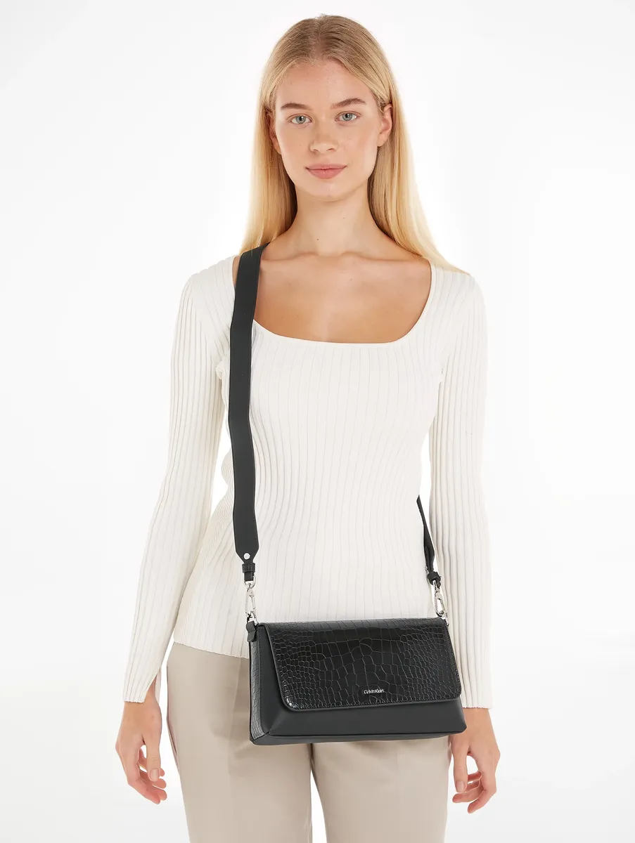 

Сумка через плечо Calvin Klein "CK MUST SHOULDER BAG_CROCO", черный