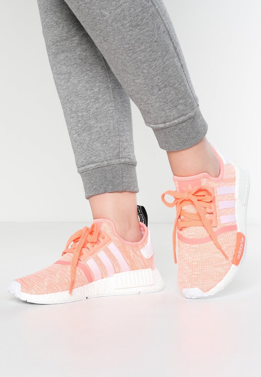 Низкие кроссовки adidas Originals, коралловый